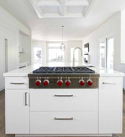 Desoto Kitchen Cooktop Cabinet in Peral White